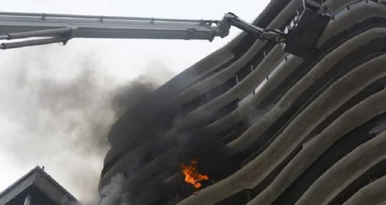 Photo of मुंबई क्रिस्टल टावर में लगी भीषण आग , 4 लोगों के मौत , 16 लोग घायल