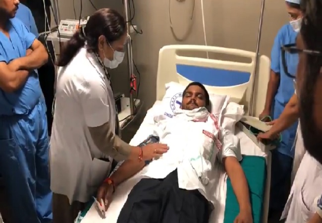 Photo of अनशन कर रहे पाटीदार नेता हार्दिक पटेल की तबियत बिगड़ी , हॉस्पिटल में भर्ती