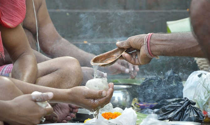 Photo of पितृ पक्ष 2018: जानें, श्राद्ध की विशेष तिथियां और पूजा विधि, इन बातों का भी रखें ध्यान ,महिलाएं भी कर सकती हैं ….