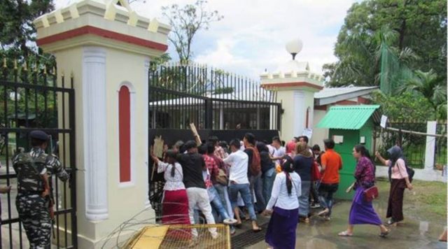 Photo of मणिपुर यूनिवर्सिटी से 89 छात्रों सहित 6 शिक्षक गिरफ्तार