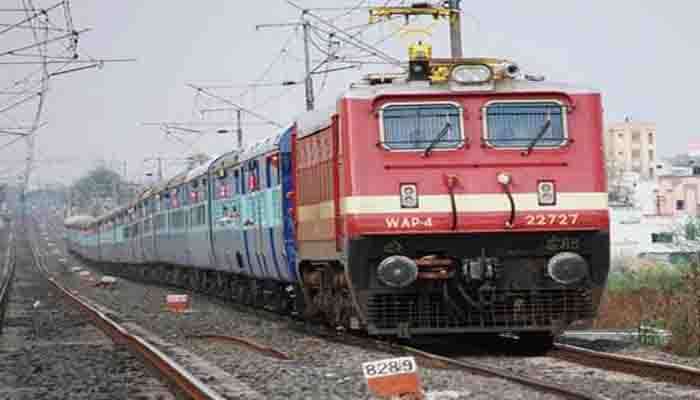 Photo of दिवाली व छठ पर रेलवे ने झोंकी पूरी ताकत, 89 विशेष ट्रेनें चलाने की घोषणा
