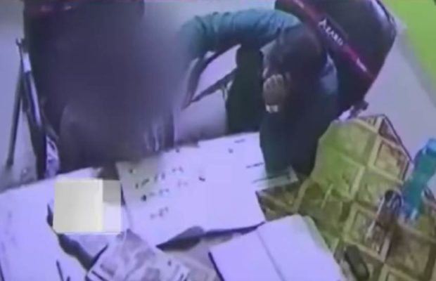 Photo of UP : टीचर ने जूतों और घूसो से की बच्‍चे की पिटाई , सीसीटीवी कैमरे में कैद हुई……