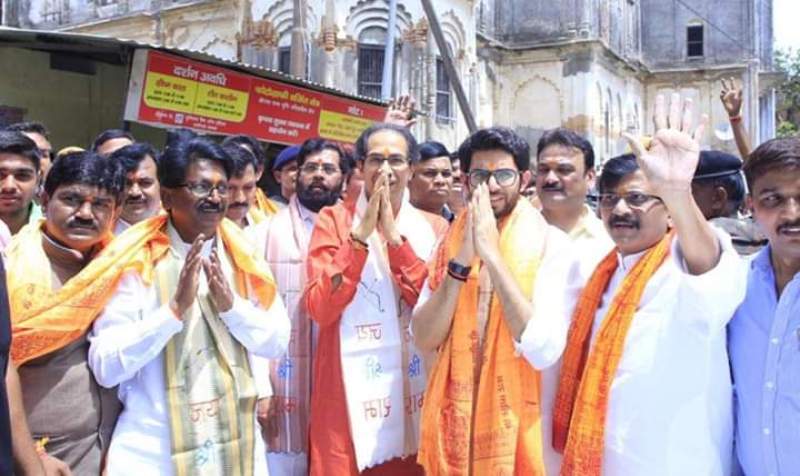 Photo of उद्धव ठाकरे ने अपने सांसदों के साथ किया रामलला के दर्शन, PM मोदी से किया राम मंदिर बनाने की मांग