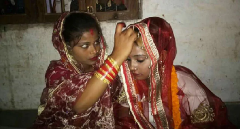 Photo of UP : दो बहनों ने आपस में रचाई शादी, सोशल मीडिया पर फोटो हुई वायरल