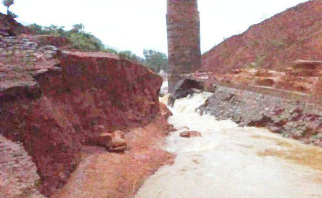 Photo of महाराष्ट्र : बारिश का कहर रत्नागिरी में बांध टूटा, 7 की मौत, 20 से ज्यादा लोग बहे