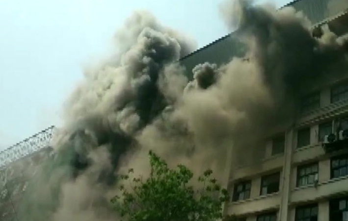 Photo of मुंबई के GST भवन में लगी आग, मौके पर पहुंची दमकल की 8 गाड़ियां