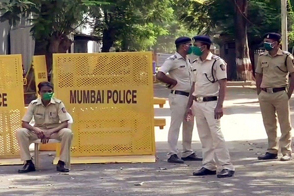 Photo of महाराष्ट्र : मुंबई में  55 साल से ज्यादा उम्र के पुलिसकर्मियों को ड्यूटी से छूट