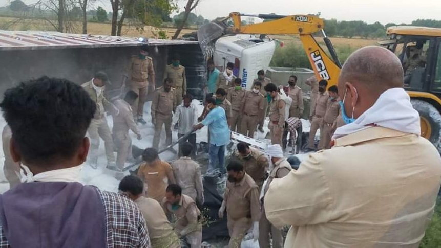 Photo of उप्र : औरैया में ट्रक पलटने से 24 प्रवासियों मजदूरों की मौत, 38 गंभीर रूप से घायल