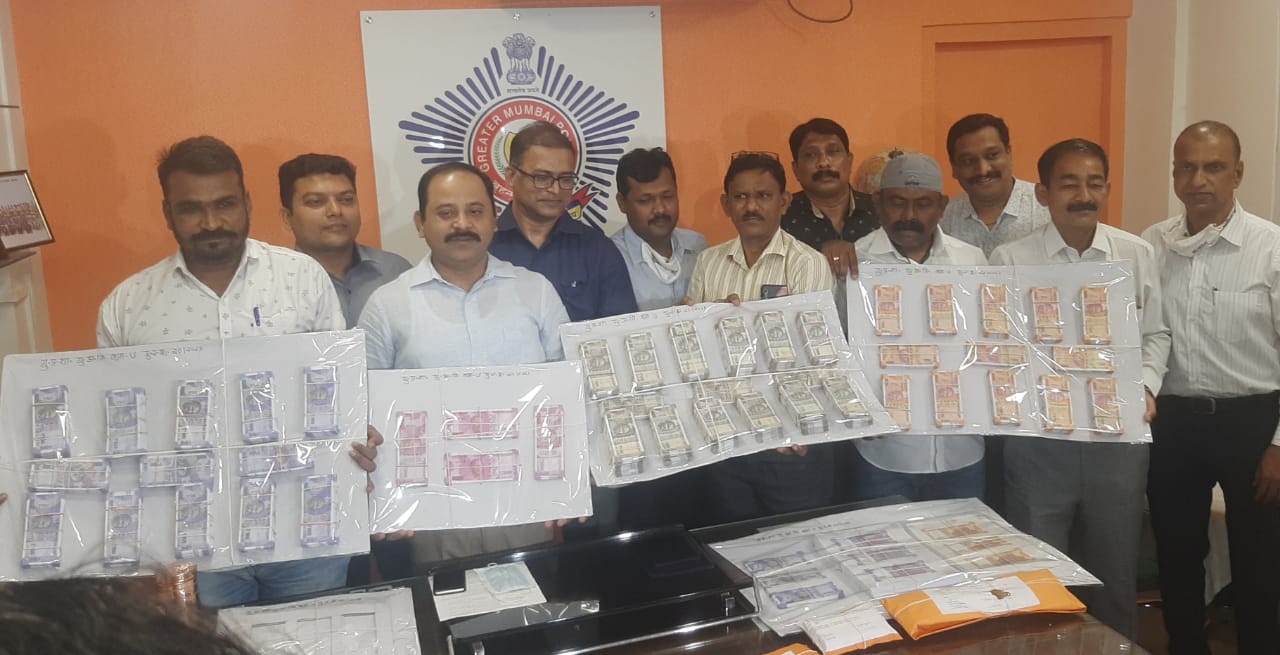Photo of भारतीय चलन के जाली नोट के साथ 4 गिरफ्तार  35 लाख 58 हजार रुपए की जाली नोट जब्त, पालघर में बनाते थे जाली नोट