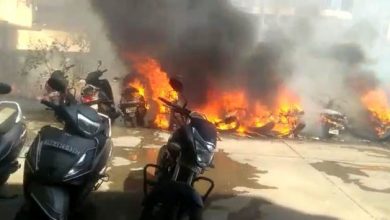 Photo of Palghar- पार्किंग में लगी आग, दर्जनों गाड़ियां जल कर हुई खाक